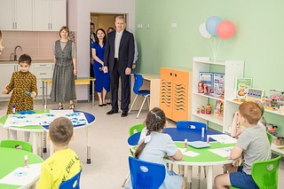 Глава Одинцовского округа Андрей Иванов вместе с родителями и педагогами открыл после реконструкции детский сад № 55 «Василёк»