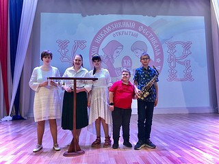 Инклюзивный клуб «Изумрудный город» выступил на XIII инклюзивном фестивале «Пасхальная радость» в Твери. Мероприятие прошло на базе Тверского Суворовского военного училища Министерства обороны