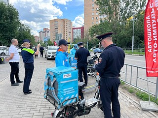 Сотрудники полиции в Одинцово напомнили жителям о правилах пользования средствами индивидуальной мобильности