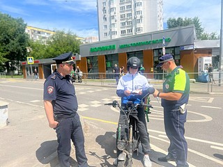 Сотрудники полиции в Одинцово напомнили жителям о правилах пользования средствами индивидуальной мобильности