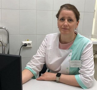 Вера Тикшаева приобрела собственное жилье благодаря участию в региональной программе «Социальная ипотека». Общий стаж участковой медицинской сестры, работающей в ГБУЗ МО «Одинцовская областная больница» — 25 лет. Последние несколько лет она работает вместе с врачом-педиатром