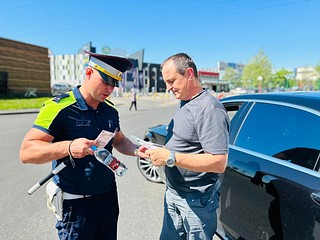 Одинцовские госавтоинспекторы напомнили водителям о правилах поведения в дороге в жаркий день