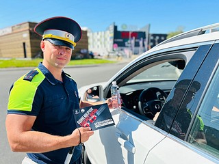 Одинцовские госавтоинспекторы напомнили водителям о правилах поведения в дороге в жаркий день