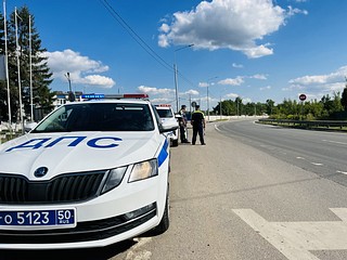 В рамках социального раунда «Трезвый водитель» сотрудники Одинцовской Госавтоинспекции совместно с инспекторами 10Б ДПС 1П ДПС «Северный» Госавтоинспекции ГУ МВД России по Московской области провели профилактические беседы с водителями крупногабаритного транспорта