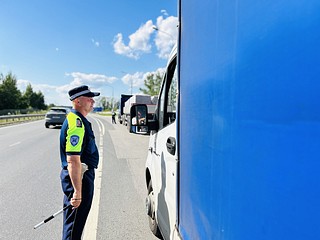 В рамках социального раунда «Трезвый водитель» сотрудники Одинцовской Госавтоинспекции совместно с инспекторами 10Б ДПС 1П ДПС «Северный» Госавтоинспекции ГУ МВД России по Московской области провели профилактические беседы с водителями крупногабаритного транспорта