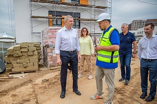 Андрей Иванов проверил ход строительства поликлиники в Заречье
