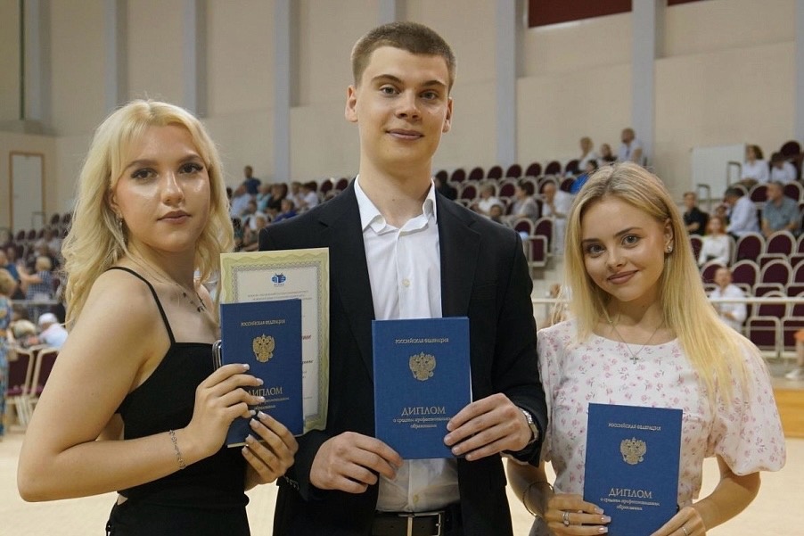 В Одинцово 1 июля вручили дипломы выпускникам Колледжа МГИМО