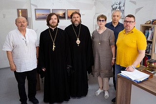 На площадке Института современного искусства состоялась встреча архиепископа Одинцовского и Красногорского Фомы, управляющего Западным московским викариатством, и ректора ИСИ Ирины Сухолет. В совещании приняли участие настоятель храма святителя Спиридона Тримифунтского в Фили-Давыдково, протоиерей Илия Кочуров, ответственный за работу с вузами в Западном московском викариатстве, президент и проректор по воспитательной работе ИСИ Виктор Сухолет, проректор по научной работе ИСИ Юрий Соколов, а также член Общественной палаты Москвы Дмитрий Краснов