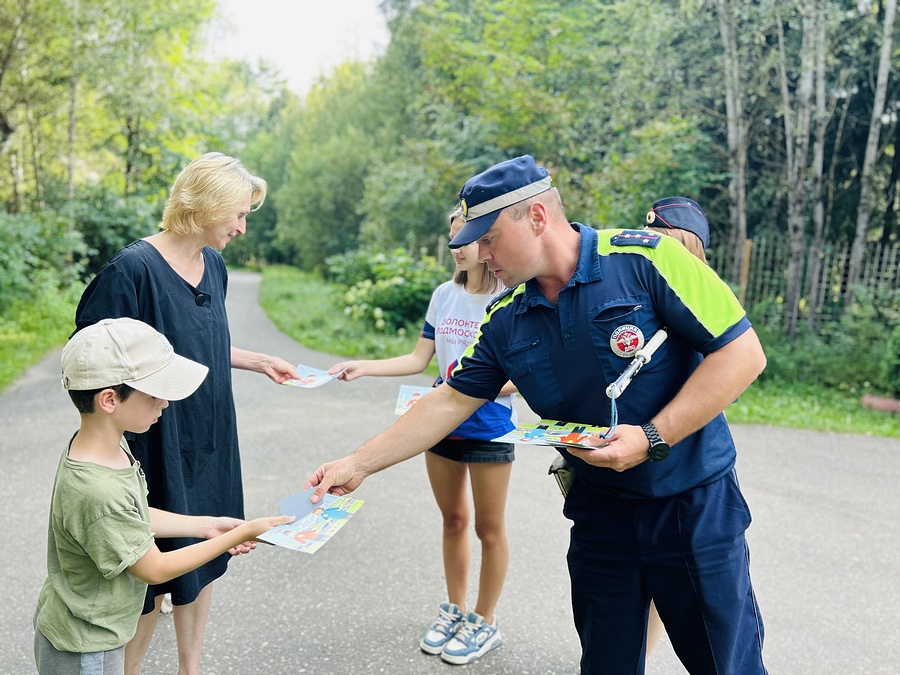 СНТ текст 1, Одинцовские госавтоинспекторы совместно с волонтерами напомнили жителям СНТ о дорожной безопасности