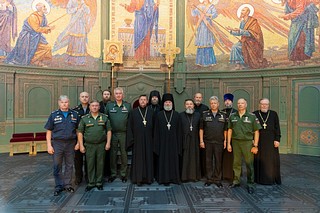 В Главном храме ВС РФ в Кубинке состоялся молебен в честь 15-й годовщины воссоздания института военных и морских священнослужителей. По окончании молебна за заслуги, проявленные при духовно-нравственном и военно-патриотическом воспитании, священнослужителям и сотрудникам Минобороны России вручили медали «За веру и служение Отечеству»