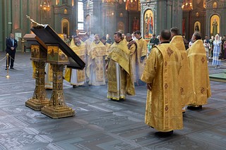 В Главном храме ВС РФ в Кубинке состоялся молебен в честь 15-й годовщины воссоздания института военных и морских священнослужителей. По окончании молебна за заслуги, проявленные при духовно-нравственном и военно-патриотическом воспитании, священнослужителям и сотрудникам Минобороны России вручили медали «За веру и служение Отечеству»