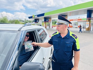 Сотрудники Госавтоинспекции провели на АЗС социальный раунд «Трезвый водитель»