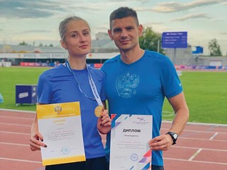 Спортсмены УОР № 2 Вероника Архипова и Егор Гайдеров принесли три золотые медали сборной Московской области на соревнованиях по легкой атлетике. Об этом сообщает пресс-служба звенигородского училища олимпийского резерва