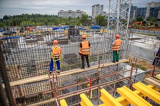 Глава Одинцовского городского округа Андрей Иванов проинспектировал ход строительства будущей школы на 750 учеников в квартале жилого комплекса «Резиденции Сколково»