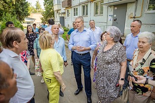 Глава Одинцовского городского округа Андрей Иванов проверил ход капитального ремонта плоской крыши жилого дома № 21 в поселке Новый городок