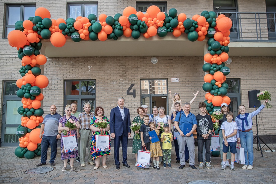 ZV3 s, Девяти семьям переселенцев из ветхого жилья вручили ключи от их новых квартир в ЖК «Союзный»
