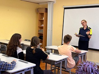 В Одинцовском округе в рамках Всероссийской акции «Каникулы с Общественным советом» сотрудники полиции и общественники посетили детский оздоровительный лагерь «Университетский» и провели для воспитанников тематическое мероприятие