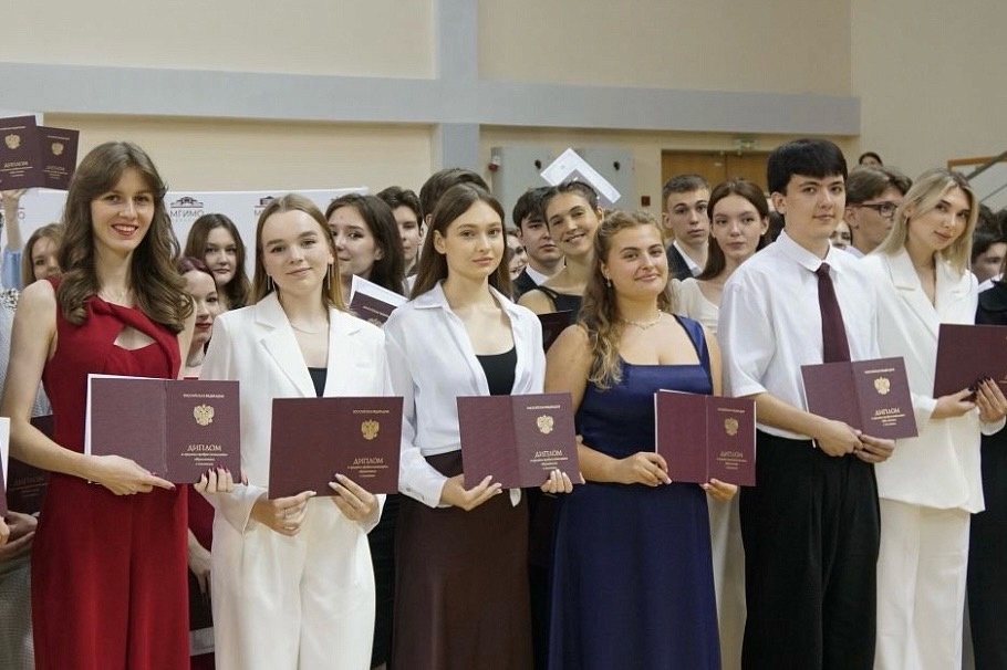 ry, В Одинцово 1 июля вручили дипломы выпускникам Колледжа МГИМО