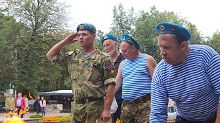 В День воздушно-десантных войск в храме Вознесения Господня в Звенигороде отслужили панихиду по погибшим воинам. Участники боевых действий в Афганистане и Чечне, волонтёры и учащиеся кадетских классов школы «КвантУм» возложили цветы к памятнику воинам-интернационалистам в городском парке и к мемориалу Славы в центре города