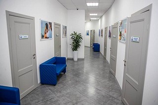Центр семейной медицины и реабилитации открылся в Одинцово. Для пациентов «МойМед» доступен обширный перечень услуг: прием ведут как врачи широкого профиля, так и специалисты узкой направленности; работают педиатрическое и стоматологическое отделения, гинекология, неврология и другие. Кроме того, в центре на Красногорском шоссе можно пройти все виды лабораторных исследований. Торжественное открытие центра посетил глава Одинцовского округа Андрей Иванов