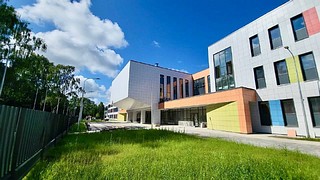 Строительство новой школы на 550 мест завершилось в поселке Горки-2. Новый объект образования построен в рамках нацпроекта «Образование»