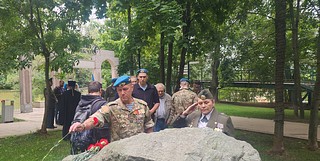 В День воздушно-десантных войск в храме Вознесения Господня в Звенигороде отслужили панихиду по погибшим воинам. Участники боевых действий в Афганистане и Чечне, волонтёры и учащиеся кадетских классов школы «КвантУм» возложили цветы к памятнику воинам-интернационалистам в городском парке и к мемориалу Славы в центре города