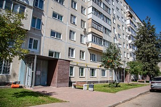 Глава Одинцовского округа Андрей Иванов вместе с депутатами Андреем Яцышиным и Владимиром Виницким, представителем «Одинцовской Теплосети» Светланой Дейвис, директором Одинцовского МЦУР Еленой Меньшиковой проверил ход подготовки жилого фонда в поселке Старый городок к прохождению осенне-зимнего периода