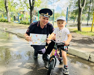 В выходные дни Госавтоинспекция Одинцовского городского округа провела правовые ликбезы с участниками дорожного движения. Профилактические беседы велись на игровых площадках крупных жилых комплексов и в садовых некоммерческих товариществах