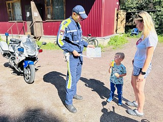 В выходные дни Госавтоинспекция Одинцовского городского округа провела правовые ликбезы с участниками дорожного движения. Профилактические беседы велись на игровых площадках крупных жилых комплексов и в садовых некоммерческих товариществах