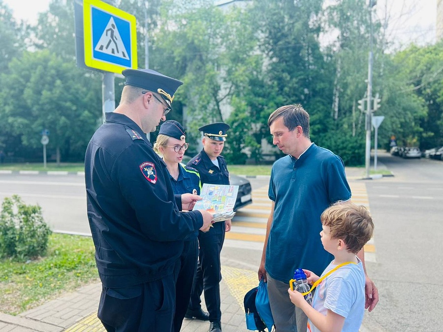 Пешеход текст, Август