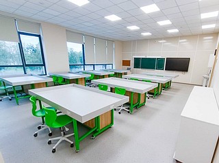 Готовность образовательных учреждений к новому учебному году обсудили на еженедельном совещании главы Одинцовского городского округа. Проверки школ и детских садов с 22 по 26 июля проводили 5 межведомственных комиссий, в которые входили представители администрации муниципалитета и образовательных учреждений, Росгвардии, полиции и Управления по делам несовершеннолетних. Глава округа Андрей Иванов отметил, что несколько объектов ещё находятся в стадии строительства и ремонта