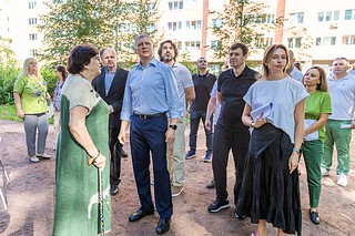 Глава Одинцовского округа Андрей Иванов вместе с инициативными жителями звенигородского микрорайона Супонево проверил ход благоустройства нового городского парка