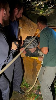 В Одинцовском округе спасатели «Мособлпожспас» спасли упавшего в колодец дачника