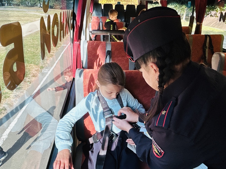 Автобус текст 3, В Одинцовском округе госавтоинспекторы провели занятие с детьми с использованием автобуса-тренажёра