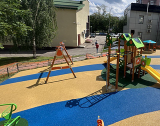 В Одинцовском городском округе завершены мероприятия по обустройству новых детских игровых площадок по нескольким адресам