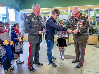 На площадке Барвихинской средней школы открылась ежегодная мемориальная выставка «Подвиг блокадного Ленинграда»
