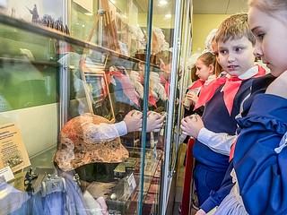 На площадке Барвихинской средней школы открылась ежегодная мемориальная выставка «Подвиг блокадного Ленинграда»