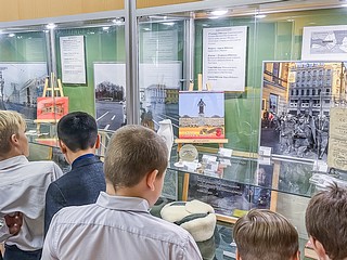 На площадке Барвихинской средней школы открылась ежегодная мемориальная выставка «Подвиг блокадного Ленинграда»