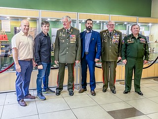 На площадке Барвихинской средней школы открылась ежегодная мемориальная выставка «Подвиг блокадного Ленинграда»