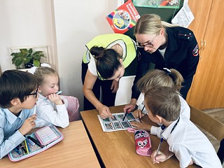 Сотрудники Одинцовской Госавтоинспекции совместно с представителями Управления образования Администрации Одинцовского городского округа посвятили первоклассников в пешеходы