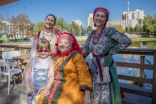На Центральной площади для гостей праздника подготовили разнообразные активности — интерактивную и концертную программы