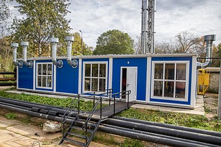 Новая блочно-модульная газовая котельная введена в эксплуатацию в поселке Гарь-Покровское. Как сообщил глава Одинцовского округа Андрей Иванов, в грядущем осенне-зимнем периоде новый объект обеспечит теплом и горячей водой детский сад и весь жилой фонд поселка — 10 многоквартирных домов, в которых проживают почти 1000 человек