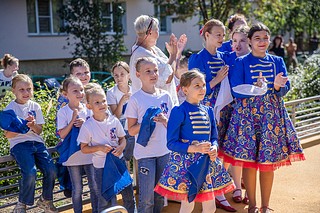 Глава Одинцовского округа Андрей Иванов вместе с жителями Голицыно открыл обновленную детскую площадку у дома № 78 по проспекту Керамиков