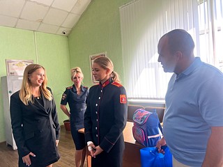 Полицейские и общественники в Одинцово присоединились к акции «Помоги собраться в школу!»