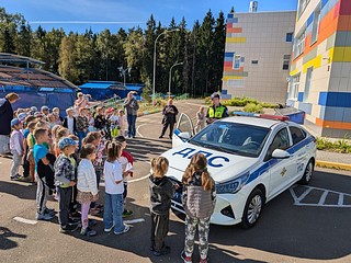 Одинцовские госавтоинспекторы провели с детьми мероприятие «Правила дорожные — знать каждому положено!»
