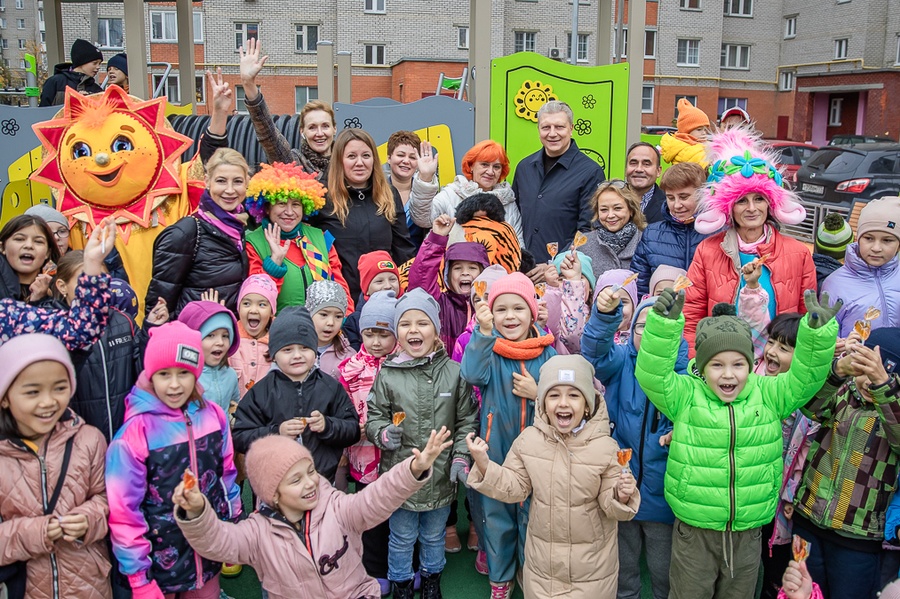 Глава муниципалитета Андрей Иванов открыл новую детскую площадку в поселке Часцы, Глава муниципалитета Андрей Иванов открыл новую детскую площадку в поселке Часцы