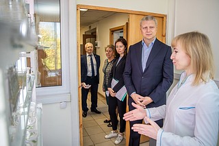 Андрей Иванов осмотрел лаборатории Федерального научного центра овощеводства в Одинцовском округе
