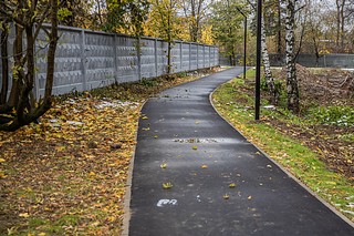 В поселке Барвиха завершилось обустройство пешеходной дорожки от дома № 27 до местной амбулатории. Качество выполненных работ проверил глава Одинцовского округа Андрей Иванов
