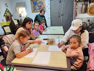 Празднование Дня отца «Отцы и дети» пройдёт 20 октября парке Захарово. Организаторы приготовили для гостей фотозону, ярмарку, познавательную программу, концерт, спортивные игры и тематический мастер-класс по созданию подарков для пап