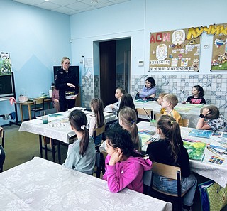 Одинцовские госавтоинспекторы провели социальный раунд «Засветись!» в художественной школе